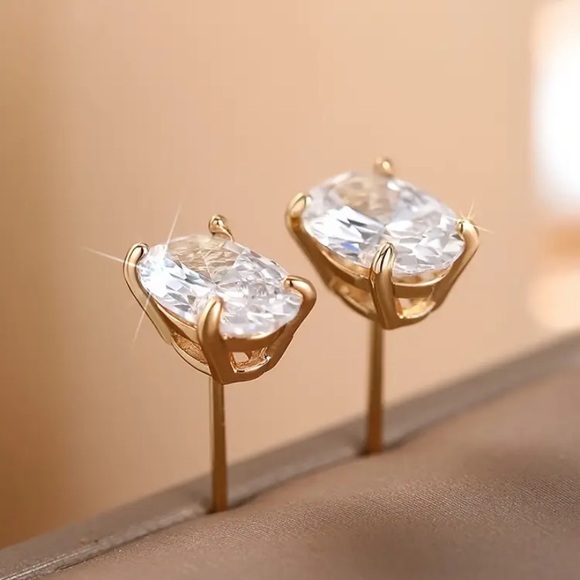 - 2ct Gold Vermeil Oval Cut Moissanite Stud Earrings - Picture 3 of 5